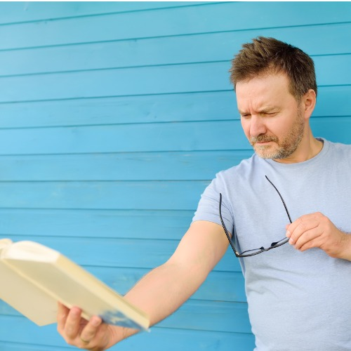 man trying to read without glasses